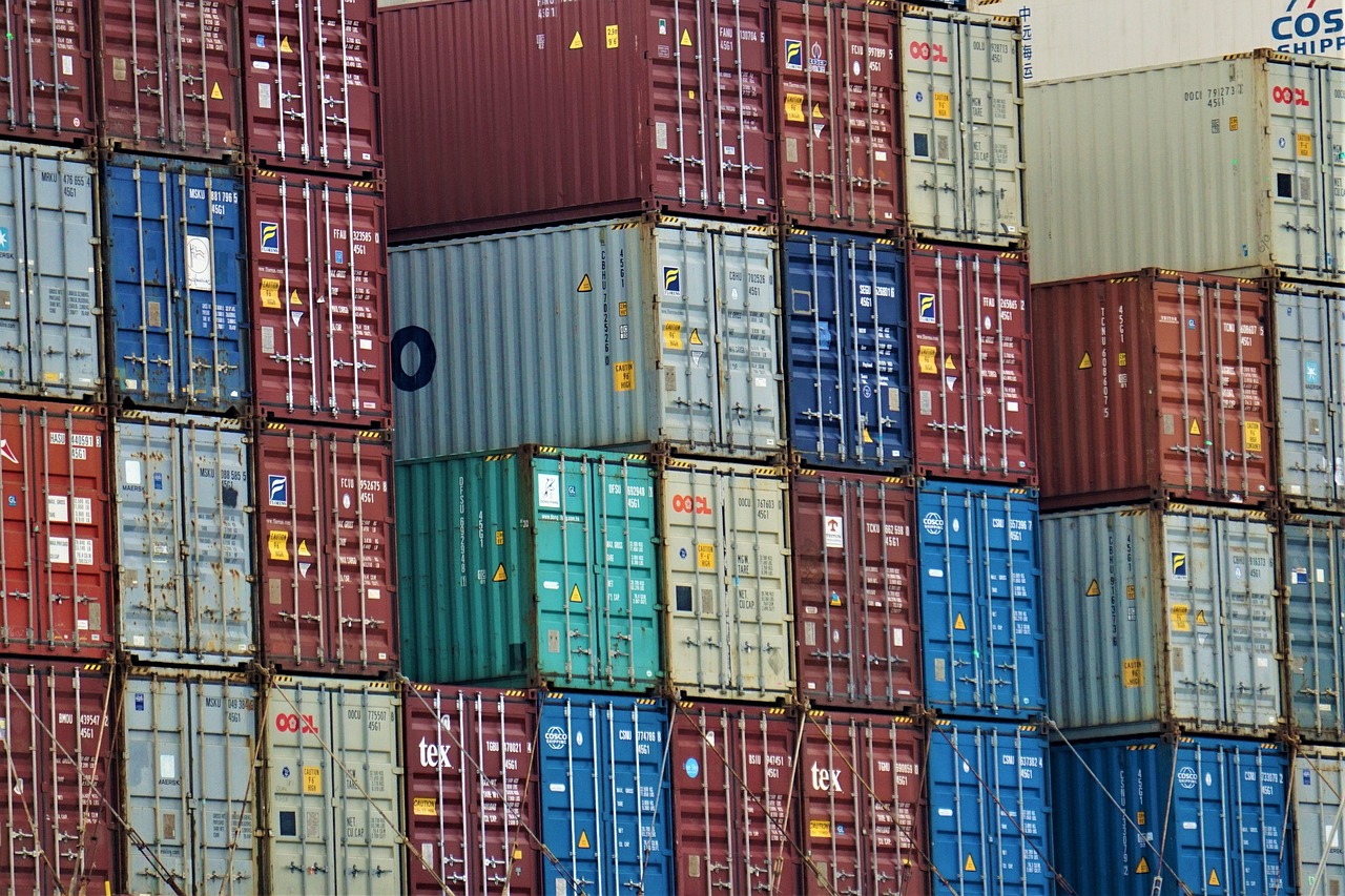 Colorful shipping containers for imports from China and Asia - Masiva Global